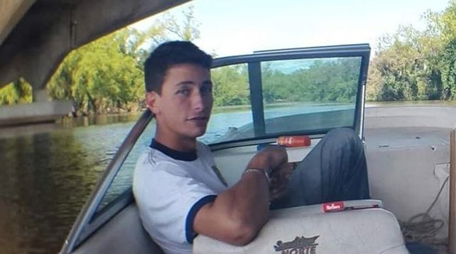 El pedido de la familia mientras continúa la búsqueda del joven que cruzaba a la isla en una canoa