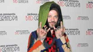 Un actor de Jackass está prófugo luego de golpear a su hermano y su padre