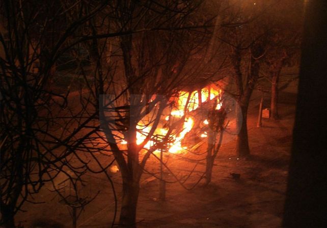 Quemacoches: volvieron a incendiar un vehículo en Guadalupe Oeste