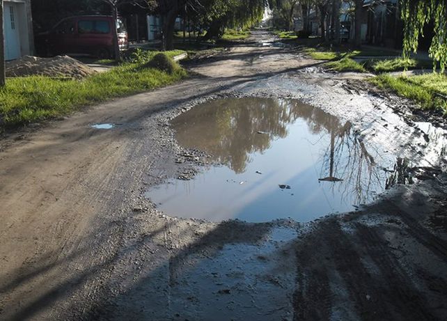 Esta imagen fue tomada a la altura de calle La Pampa al 4.800. El estado de las calles es el claro reflejo del abandono que sufren los habitantes de la zona.