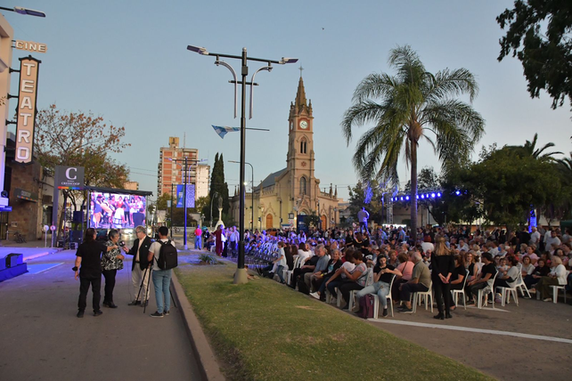 El CCM esta ubicado en el corazón de la ciudad. A pocos metros de la Iglesia Catedral y frente a la plaza San Martín