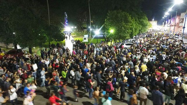 Una multitud marchó en defensa de la universidad pública en Concepción del Uruguay