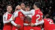 Arsenal goleó a Aston Villa y es líder en la Premier League.