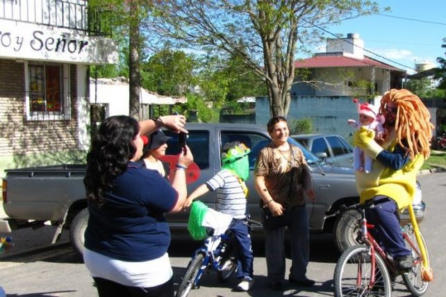 El sacerdote de Oro Verde festejará su cumpleaños con una fiesta de disfraces