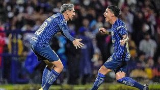 América goleó a Pumas y tomó un poco de aire el DT argentino Ortiz.