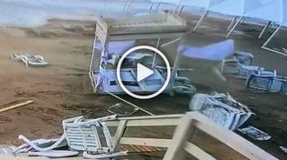 Las imágenes del fuerte temporal que destruyó un balneario en Pinamar