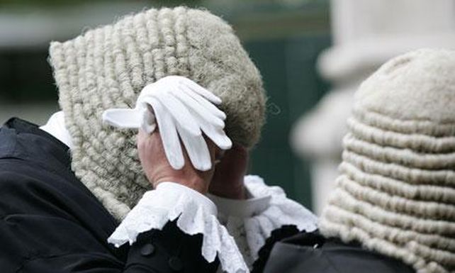 Los tres jueces británicos se quedaron sin trabajo por navegar en páginas XXX.
