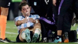 El momento en el que el mediocampista de Racing tiene una a fractura de seno maxilar superior derecho.