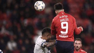 Gabriel Ávalos marcó de cabeza para Independiente.