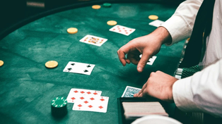 La estrategia básica del blackjack que muchos casinos odian