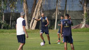 Central tendrá en la zaga central titular a Carlos Quintana, quien se sumó al plantel días atrás.