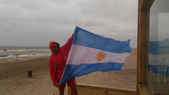 La mitad de los guardavidas en las playas de Barcelona son argentinos
