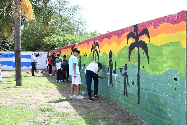 Inauguraron el mural que pintaron estudiantes en plazoleta Lavezzi de Villa Gobernador Gálvez