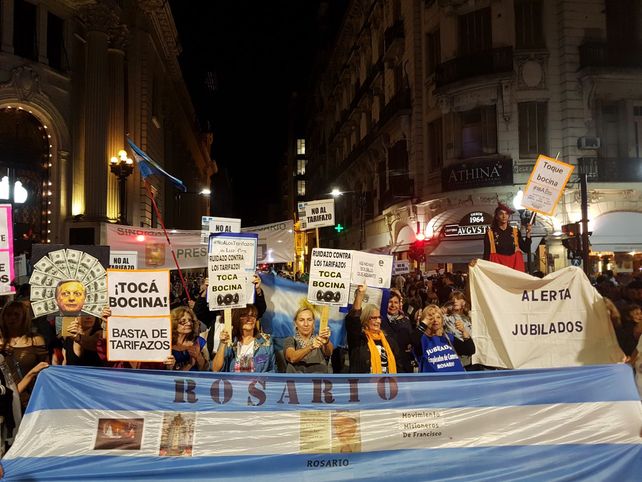 El ruidazo contra la suba de tarifas se hizo escuchar en Córdoba y ...