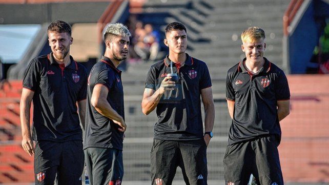 Emiliano Purita (a la izquierda) no estaría a disposición para el próximo encuentro que disputará Patronato