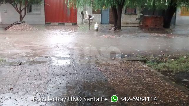 Monica Pagnucco compartió la foto de cómo estaba en la tarde del domingo el frente de su casa en calle Zavalla al 5.500