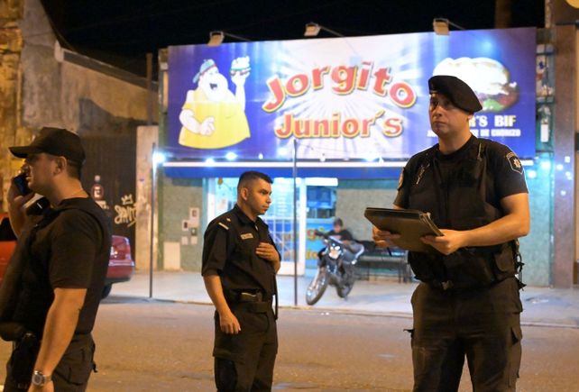 El local de comidas rápida Jorgito Juniors también fue atacado.