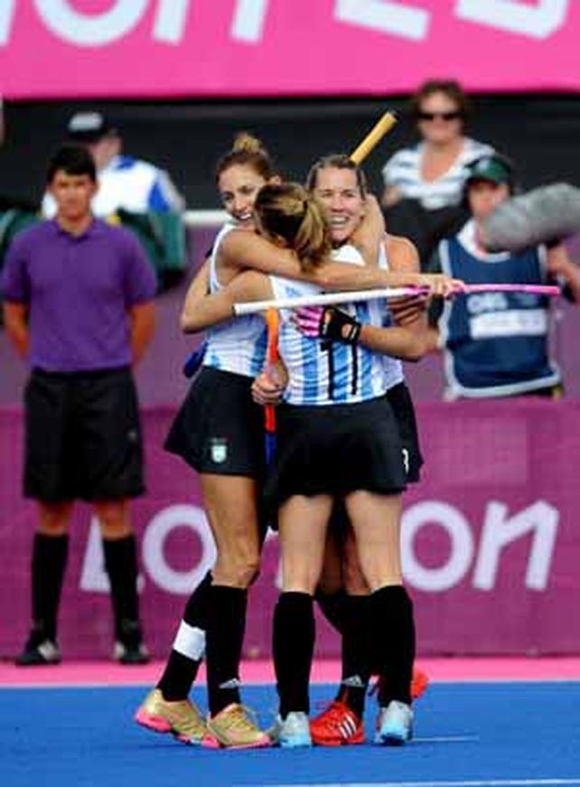Las Leonas vencieron a Sudáfrica en su primer partido en Londres 2012