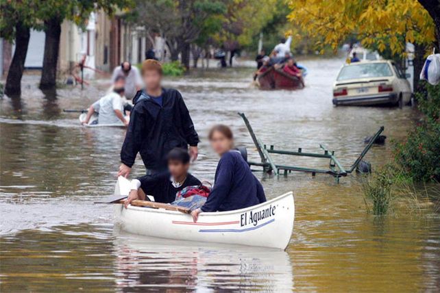 Vecinos de barrio Villa del Parque, 10 años después de la tragedia hídrica