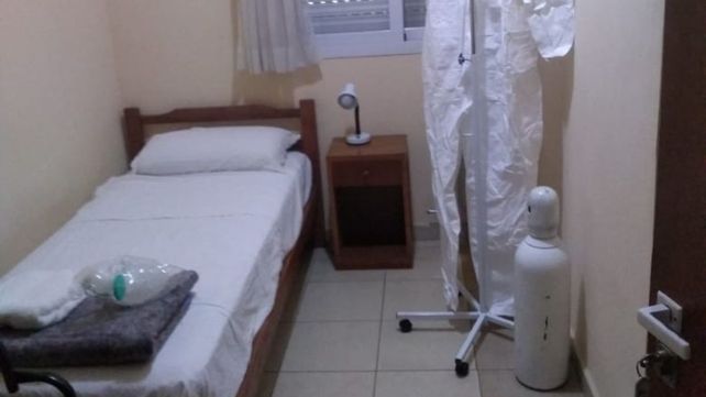 El centro de aislamiento para pacientes Covid de Roldán contaba con habitación que tenían soporte de oxígeno.