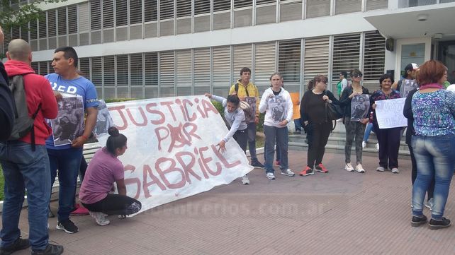 Reclamo de Justicia por Gabriel Gusman frente a Tribunales: Fue fusilado de la peor manera