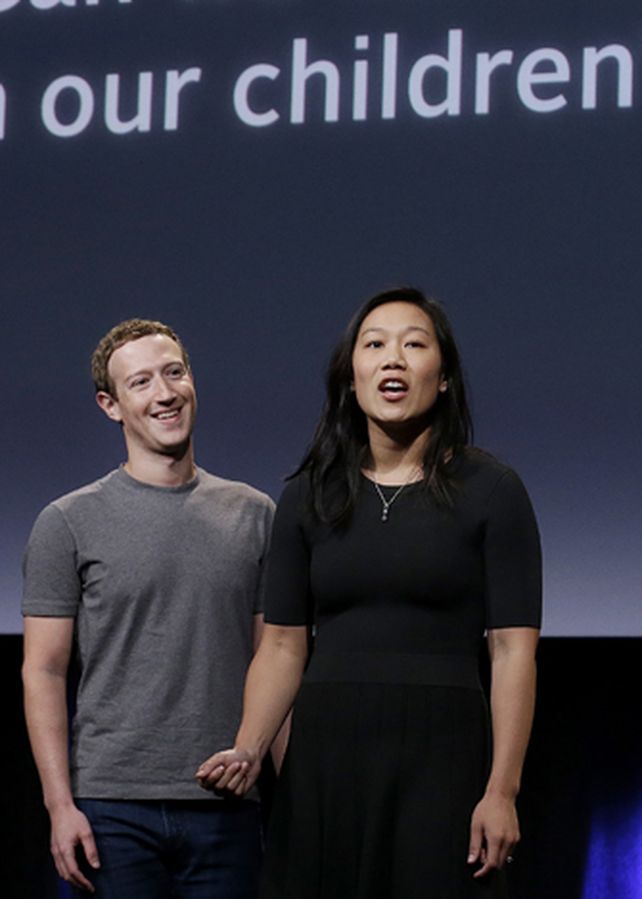 Zuckerberg y su esposa Priscilla Chan.