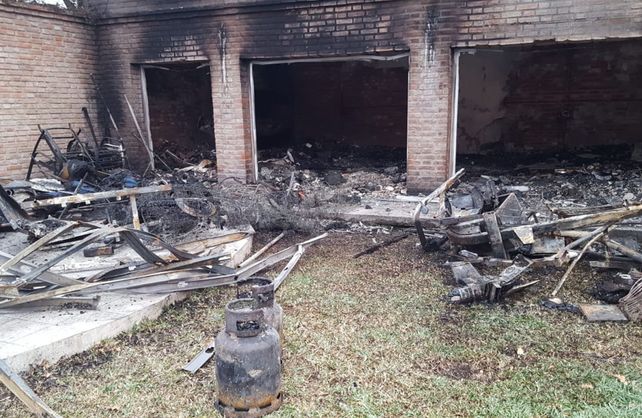 Así quedó la casa que se incendió en Santo Tomé