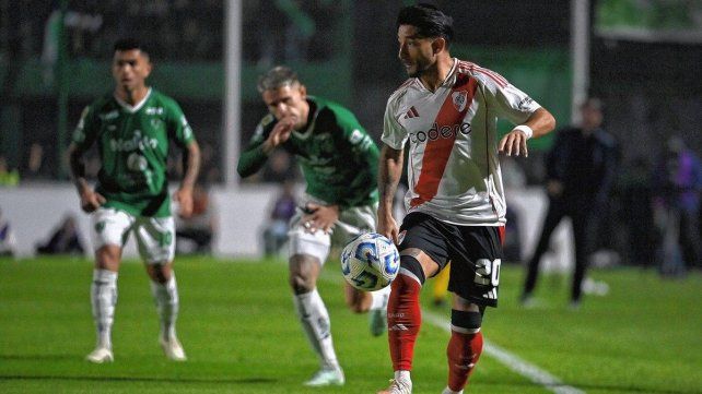 El entrerriano Milton Casco fue titular en River