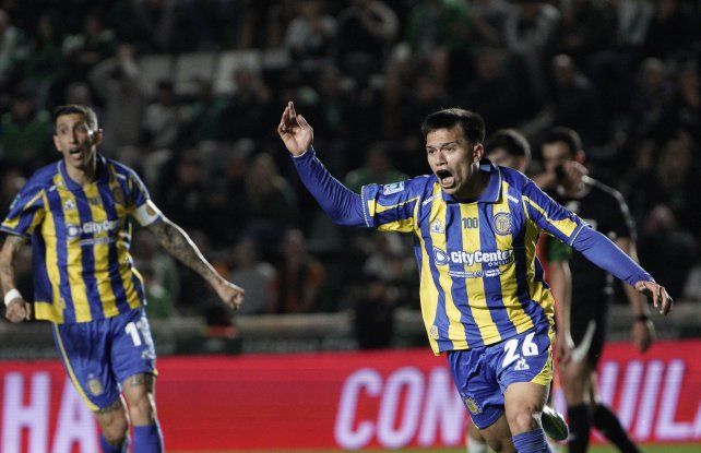 El pibe Cantizano anotó el empate 1 a 1 de Central ante Banfield el lunes por la noche en la última presentación canalla. Angel Di María va a su encuentro.