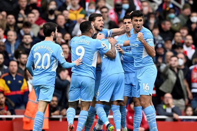 El líder Manchester City logró un triunfo clave ante Arsenal