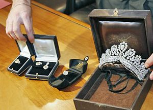 Recuperan en Mil&aacute;n joyas robadas que habr&iacute;an sido de Eva Per&oacute;n