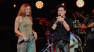 Shakira y Carlos Vives interpretaron juntos La Bicicleta en Miami, y ella cambió la letra para omitir a Piqué.