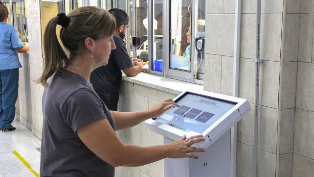 El hospital San Martín de Paraná sumó tótems de autogestión.