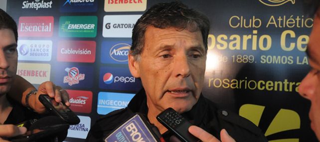 El entrenador canalla admitió que la situación que atraviesa el equipo que dirige es complicada