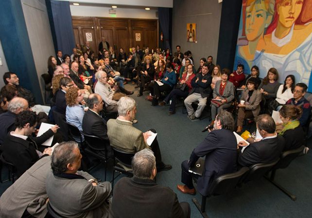 Reunión de la Mesa de Diálogo Social e Institucional. Al menos 25 oradores hubo durante la reunión que transcurrió durante cuatro horas.