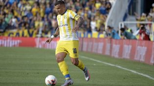 Al pie. El 10 auriazul confirmó que seguirá vistiendo la camiseta canalla por una temporada más.