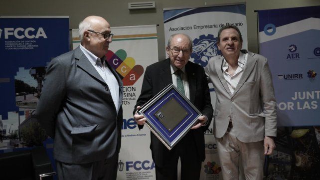 Entregaron un reconocimiento al referente empresarial Elías Soso.