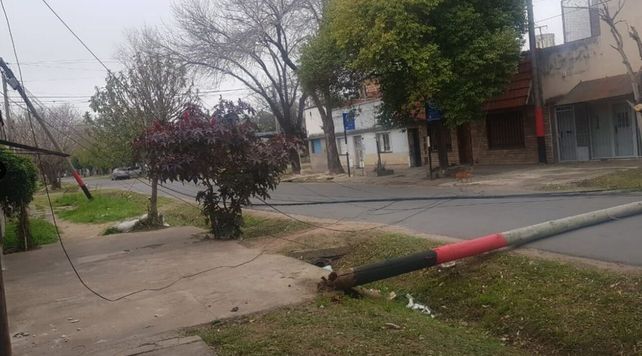 El robo del tendido de cables generó la caída de dos columnas en la zona de Lima al 2300.
