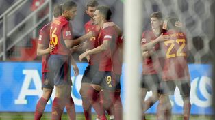 Marea roja. El equipo dirigido por De la Fuente derrotó a Italia en la semifinal y el domingo define ante Croacia en Rotterdam&nbsp;