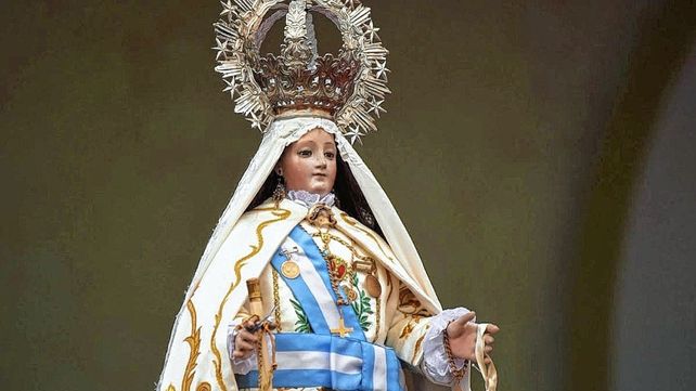 Video: inédita procesión con una virgen destrozada