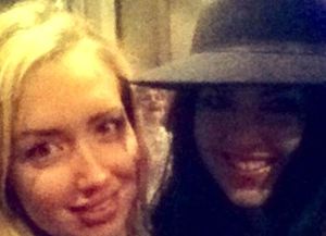 Un fantasma de la época victoriana apareció en la selfie de dos chicas británicas
