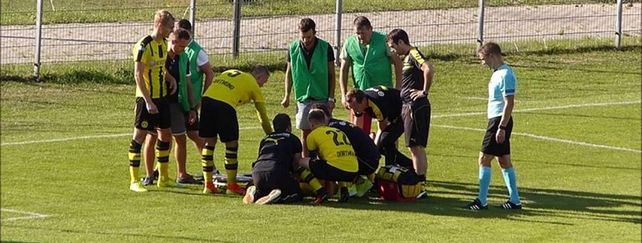 Escalofriante fractura en el fútbol europeo