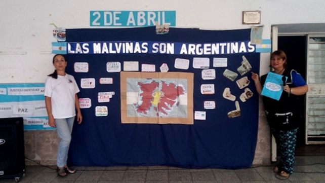 Presentes. El cartel con los nombres de las veteranas de guerra.