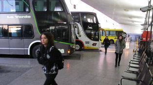 Tras cinco días de conflicto, se levantó el paro de ómnibus de larga distancia