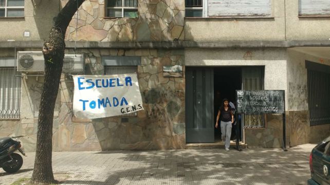 Estudiantes realizan una toma simbólica en la Nigelia Soria