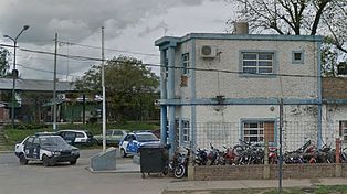 El cadete pudo llegar hasta la subcomisaría 20ª ubicada en San Martín al 6200, en la zona sur de la ciudad.