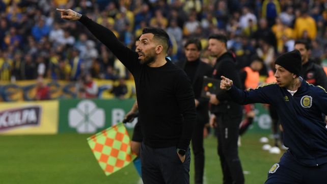Carlos Tevez estuvo a sus anchas en su primer clásico en el Gigante.