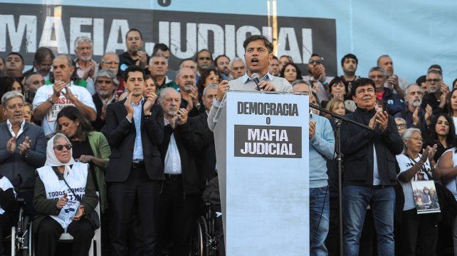 El kirchnerismo marchó contra la proscripción de Cristina