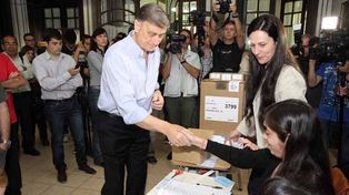 “Debemos honrar la democracia votando con alegría”
