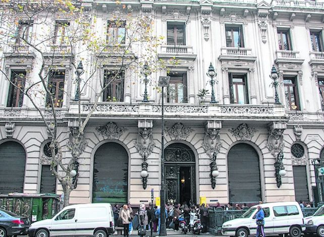 avenida de mayo. Los españoles le dieron su impronta al paseo.